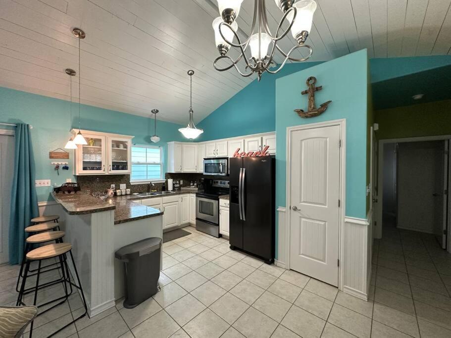 Barefoot Bungalow - Pet Friendly- 2 Bdrm Townhome Корпъс Кристи Екстериор снимка