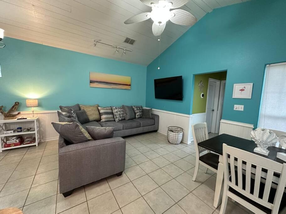 Barefoot Bungalow - Pet Friendly- 2 Bdrm Townhome Корпъс Кристи Екстериор снимка