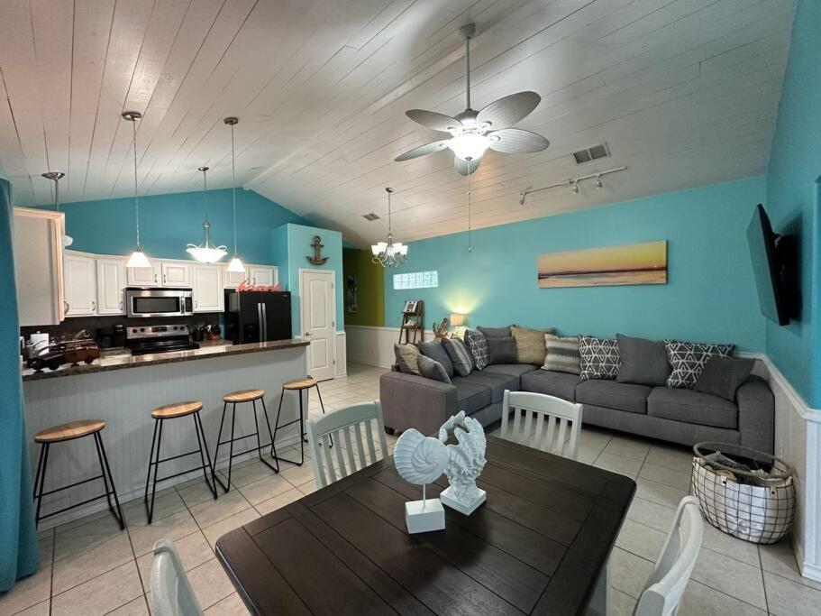 Barefoot Bungalow - Pet Friendly- 2 Bdrm Townhome Корпъс Кристи Екстериор снимка