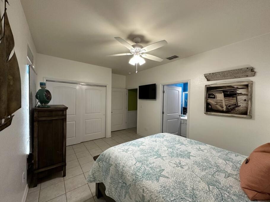 Barefoot Bungalow - Pet Friendly- 2 Bdrm Townhome Корпъс Кристи Екстериор снимка
