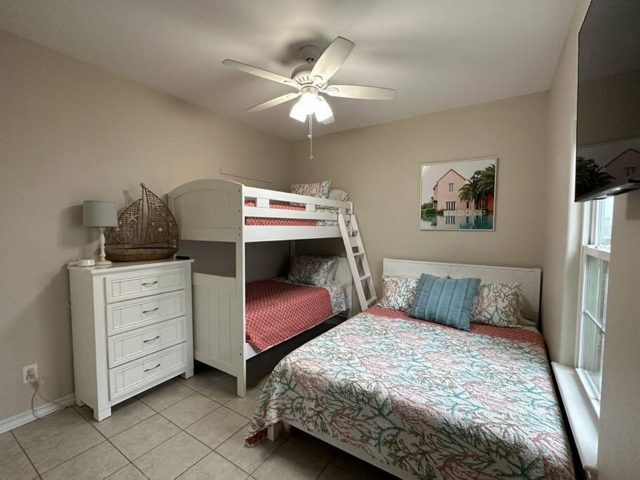 Barefoot Bungalow - Pet Friendly- 2 Bdrm Townhome Корпъс Кристи Екстериор снимка