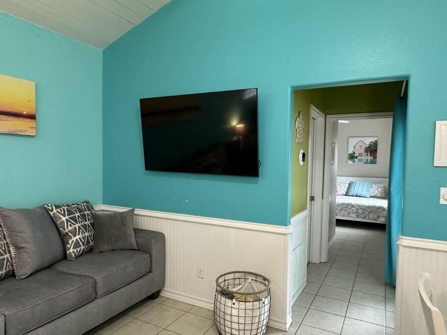 Barefoot Bungalow - Pet Friendly- 2 Bdrm Townhome Корпъс Кристи Екстериор снимка